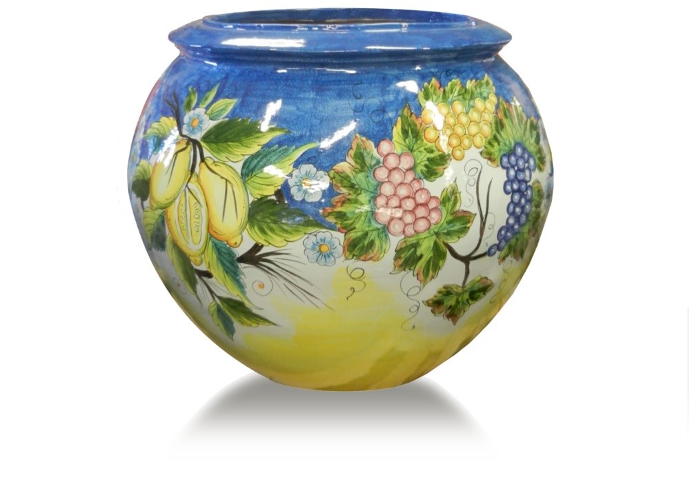 Vaso in ceramica dipinto a mano con limoni e uva, stile mediterraneo.