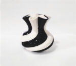 vaso bianco e nero in ceramica Ficola Deruta 1